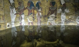 Photo prise le 29 septembre 2015 du sarcophage de Toutankhamon dans la vallée des Rois près de Louxor