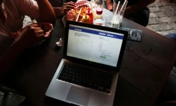 La page d'accueil de Facebook sur un écran d'ordinateur portable dans un café de Guadalajara, le 13 mai 2012 au Mexique