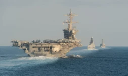Le porte-avions américain Abraham Lincoln dans le détroit d'Ormuz, le 19 novembre 2019. Photo distribuée par la marine américaine