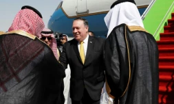 Le secrétaire d'Etat américain Mike Pompeo à son arrivée à l'aéroport de Ryad, le 16 octobre 2018