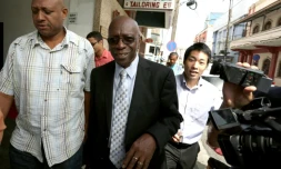 L'ancien vice-président de la Fifa Jack Warner (c), le 9 juillet 2015 à Port-of-Spain
