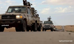 Capture d'écran d'une vidéo diffusée le 4 avril 2019 sur la page Facebook du "bureau des médias" de l'Armée nationale libyenne (ANL), montrant selon elle un convoi militaire de l'ANL en direction de Tripoli