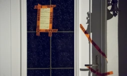 Scellées sur la porte d'entrée du domicile de la famille Troadec à Orvault le 24 février 2017 près de Nantes