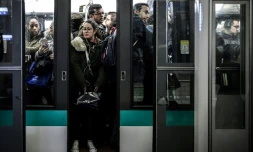 Une voiture du métro parisien bondée en décembre 2019 lors d'une grève à la RATP 