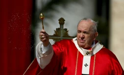 Le pape François présidant la messe du dimanche des Rameaux sur la place Saint-Pierre, au Vatican, le 10 avril 2022