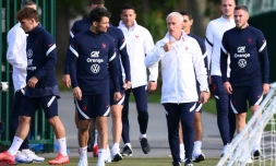 Le sélectionneur Didier Deschamps avec ses joueurs lors du dernier regroupement des Bleus au centre de Clairefontaine, le 4 octobre 2021 