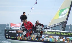 Tour de France à la voile 2011 - Le bateau &quot;Île de La Réunion  - Ville du Port&quot; (Photo D.R.)