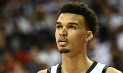 L'intérieur français des Spurs de San Antonio Victor Wembanyama lors d'un match de Summer League contre les Charlotte Hornets à Las Vegas, le 7 juillet 2023