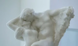"L'Eternel Printemps", une sculpture en marbre de Rodin, a été vendue lundi soir à New York pour plus de 20 millions de dollars, un record pour l'artiste