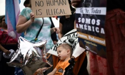 Des immigrants et des sympathisants manifestent contre la décision de Donald Trump de suspendre le programme d'aide aux jeunes migrants, à Washington, le 5 septembre 2017