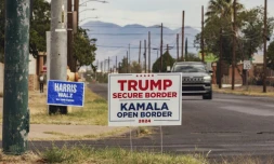 Pancarte politique Ă Douglas, en Arizona, aux Etats-Unis, le 16 octobre 2024