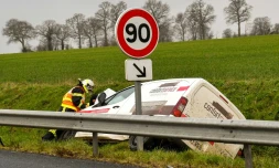 Le nombre de morts sur les routes de France métropolitaine a baissé en mars de 13,5% sur un an, avec 231 personnes tuées, soit 36 de moins, a annoncé lundi la Sécurité routiÚre
