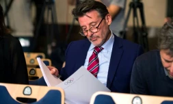Le patron de l'IAAF Sebastian Coe découvre le rapport de l'AMA à de Unterschleissheim près de Munich, le 14 janvier 2016