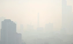 Une vue de Bangkok, un jour de forte pollution, le 2 février 2023 en Thaïlande
