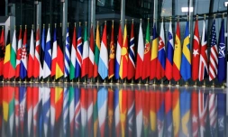 Les drapeaux des pays membres de l'Otan au siĂšge de l'Alliance Ă Bruxelles le 3 avril 2024