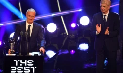 Didier Deschamps (g) sacré entraîneur de l'année lors de la cérémonie des trophées Fifa le 24 septembre 2018 à Londres