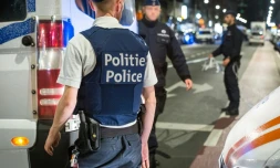 Des policiers sur le lieu de l'attaque à couteau contre des militaires à Bruxelles, le 25 août 2017