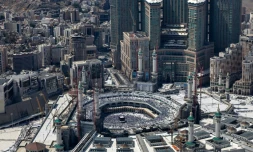 Vue aérienne de la Grande Mosquée de La Mecque et de la Kaaba, lors du pÚlerinage annuel du hajj, le 17 juin 2024 en Arabie saoudite
