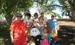 Sam sur les aires de pique-nique à l'Etang-Salé