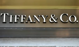 Le géant mondial du luxe LVMH souhaite acquérir le joaillier américain Tiffany, célÚbre pour ses bagues de fiançailles, a indiqué à l'AFP dans la nuit de samedi à dimanche une source proche du dossier.
