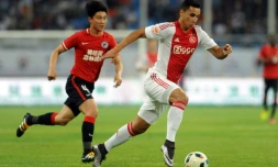 Anwar El Ghazi, avec l'Ajax Amsterdam, lors d'un match amical contre le club chinois de Liaoning FC à Shenyang, le 18 mai 2016 