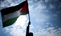Un drapeau palestinien lors d'un rassemblement à l'appel de plusieurs organisations françaises en soutien au peuple palestinien, place de la République à Paris, le 7 mai 2024
