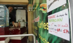Jeudi 11 août 2011 - Les commerces s'adaptent au mois du Ramadan.
(Photo Michel Désiré)