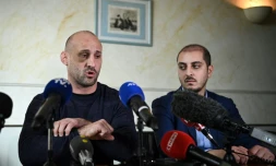 Alain Schmitt, relaxé des faits de violences sur sa compagne, lors d'un point presse à Paris, le 2 décembre 2021