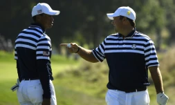 Les golfeurs américains Tiger Woods et Patrick Reed lors d'un entraînement avant la Ryder Cup, le 26 septembre 2018 à Saint-Quentin-en-Yvelines