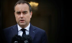 Le Premier ministre Sébastien Lecornu, lors d'une allocution enregistrée dans la cour de Matignon, à Paris, le 10 avril 2026
