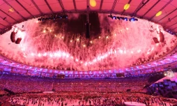 Feu d'artifice lors de la cérémonie d'ouverture des JO le 5 août 2016 au stade Maracana à Rio de Janeiro