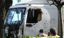 Le camion criblé de balles de l'auteur de l'attentat sanglant de Nice, le 15 juillet 2016