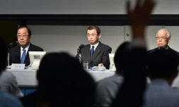 Le directeur général de Takata, Shigehisa Takada (c) lors d'une conférence de presse à Tokyo, le 25 juin 2015