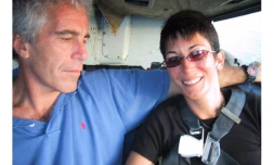 Photo non datée obtenue le 8 décembre 2021 auprès de la justice de New York, montrant Ghislaine Maxwell et Jeffrey Epstein