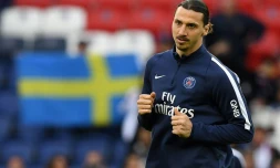 L'attaquant vedette Zlatan Ibrahimovic à l'échauffement avant son ultime match avec le PSG, face à Nantes au Parc des Princes, le 14 mai 2016