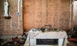 Des affaires appartenant à des victimes du génocide au Rwanda en 1994 exposées au mémorial du génocide, le 22 mars 2019