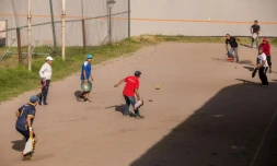 Des joueurs de "pelota nacional" appelée fréquemment "tennis des géants", à Quito le 24 juin 2017.