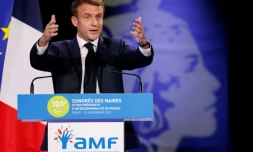 Emmanuel Macron lors de la clôture du Congrès des maires organisé par l'Association des maires de France, à Paris, le 18 novembre 2021