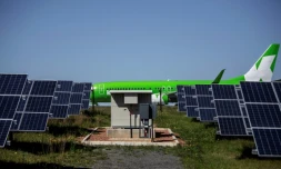 Des panneaux solaires à l'aéroport sud-africain de George (sud), le 26 septembre 2016