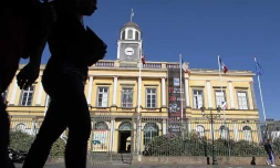 Vendredi 26 Août 2011

 Une grande banderole noire décernant un zéro pointé au recteur a été déroulée sur la façade de l'ancien hôtel de ville dionysien