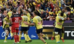 Les joueurs de Clermont en liesse après la victoire sur le RCT en finale du Top 14 au Stade de France, le 4 juin 2017