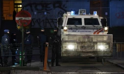 Des policiers devant l'entrée du tribunal de Bruxelles où doit reprendre le procès de Salah Abdeslam, le 8 février 2018 