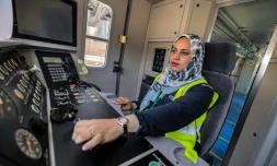 Hind Omar, une Egyptienne conductrice de métro au Caire, le 31 mai 2022