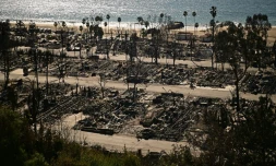 Des maisons ravagées dans le quartier de Pacific Palisades à Los Angeles, le 13 janvier 2025