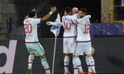 Les joueurs de l'OL autour d'Alexandre Lacazette, buteur contre le Zenit St-Pétersbourg en Ligue des champions, le 20 octobre 2015 au stade Petrovsky