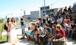 Vendredi 2 septembre 2011 - Une soixantaine d'élèves du lycée Ambroise Vollard de Terre-Sainte visitent la ZAC Océan Indien (photo D.R)