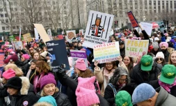 Des manifestants à la "Marche des femmes", le 19 janvier 2019 à New York
