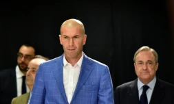 Zinédine Zidane avec le patron du Real Madrid Florentino Pérez avant l'officialisation de sa nomination, le 4 janvier 2016 à Bernabeu