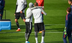 Neymar Jr et Kylian Mbappé avec le PSG au centre d'entraînement du Camp des Loges, le 26 septembre 2017 à la veille d'affronter le Bayern en Ligue des champions 