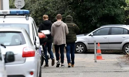 Des joueurs du FC Grenoble arrivent au commissariat de police de Grenoble, le 22 mars 2017